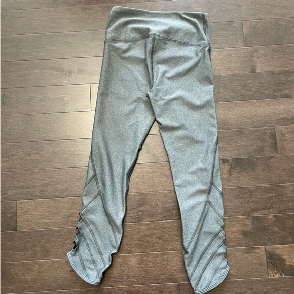 Under Armour Charcoal Grey Compression Heatgear Leggings Women’s Small - Picture 8 of 8